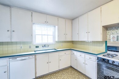 1225 1225 Graham Dr, Tyler, TX 75701 - photo 5