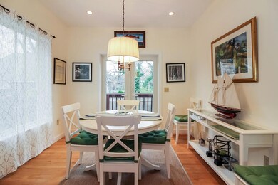 011-photo-dining-room-6548867