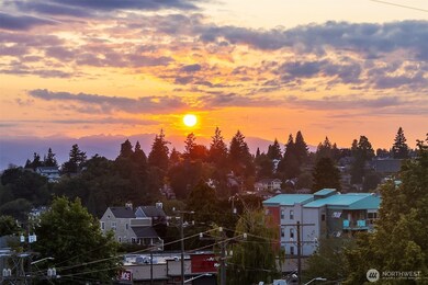 4823 42nd Ave SW unit B, Seattle, WA 98116 - photo 2