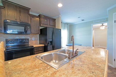 106 Roxanne Dr, Youngsville, LA 70592 - photo 4