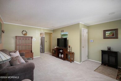 67 Farnworth Close unit 1000, Freehold, NJ 07728 - photo 5