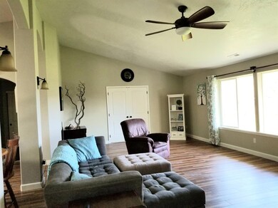 8232 Carolina Dr, Central Point, OR 97502 - photo 7