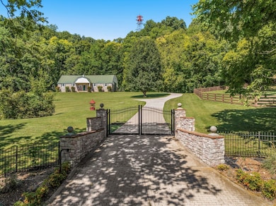 1026 Holly Tree Gap Rd, Brentwood, TN 37027 - photo 3