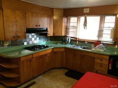 254 W Fairview St, Bethlehem, PA 18018 - photo 3