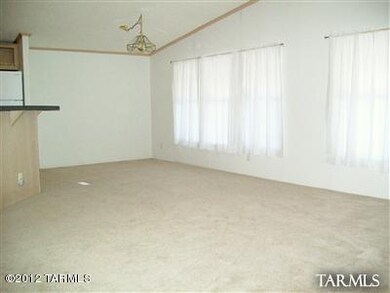 living room/dining area