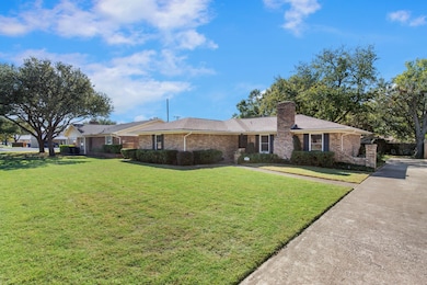 9073 Hillside Dr, Frisco, TX 75033 - photo 2