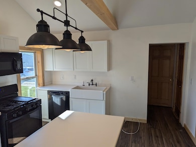 111 4th Ave SW, Cresco, IA 52136 - photo 4