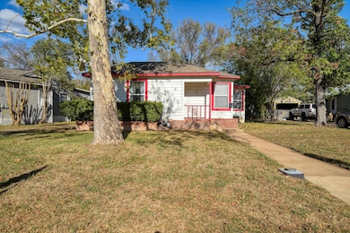 304 Cedar St, Bastrop, TX 78602 - photo 2