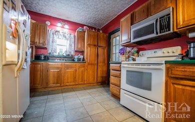 1043 Charles St, Jersey Shore, PA 17740 - photo 4