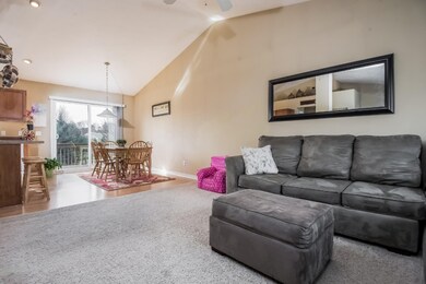 007-Living_Room-2456096-medium