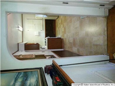 200 Locust Ave unit 1, Staten Island, NY 10306 - photo 7