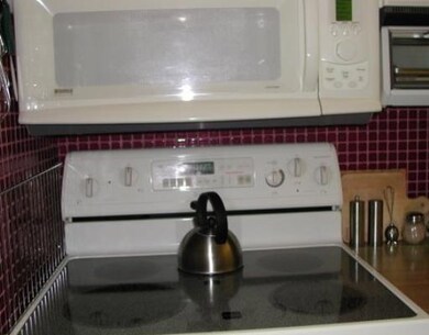 Kitchen Range & Microwave