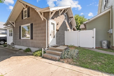 136 1/2 W 7th St, Peru, IN 46970 - photo 5