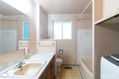 2124 N 167th St, Shoreline, WA 98133 - photo 5