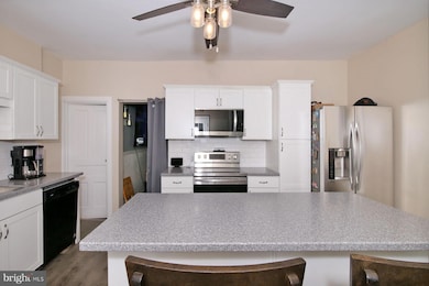 322 E Cherry St, Palmyra, PA 17078 - photo 7