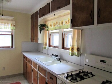 1230 Dakin St, Lansing, MI 48912 - photo 4