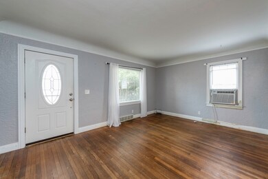 102 Baldwin Ave, Waukegan, IL 60085 - photo 4