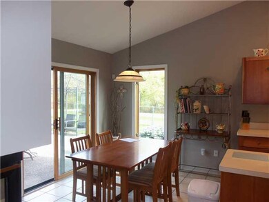 Kitchen. Light & Bright Eat In Kitchen