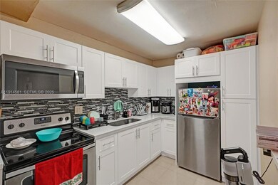 9459 SW 76th St unit R7, Miami, FL 33173 - photo 7