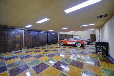089_Finished 6-Car Garage