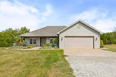 9575 E Shelly Ln, Centralia, MO 65240 - photo 2