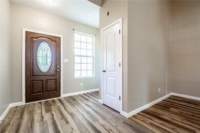 2357 Middle View Dr, Columbus, IN 47201 - photo 3