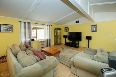 6711 Pine Court-105
