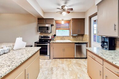 1002 Lindsey Dr, Rosenberg, TX 77471 - photo 7