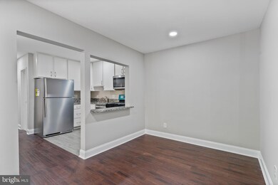 49 Skyhill Rd unit 201, Alexandria, VA 22314 - photo 5