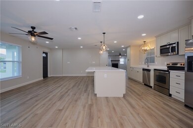 Gourmet kitchen w/stainless appliances, soft close