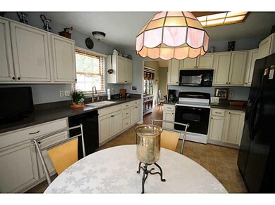 3362 Berkdale Dr, Columbus, IN 47203 - photo 5