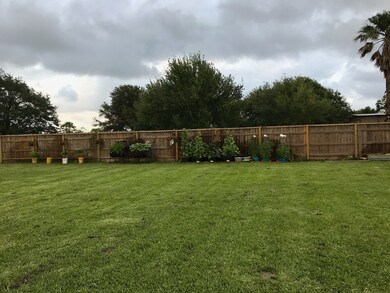 10127 S Country Dr, Alvin, TX 77511 - photo 2