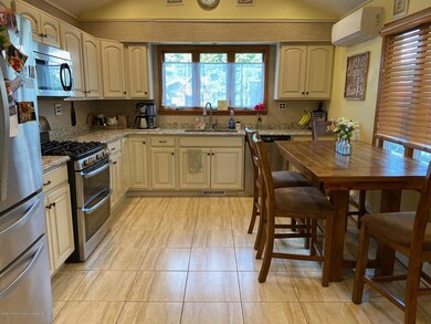 41 Perry Ave, Staten Island, NY 10314 - photo 5