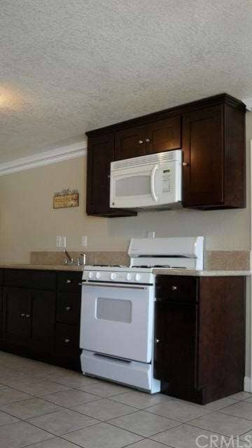 Super Clean Kitchen Cabinets & Appliances.