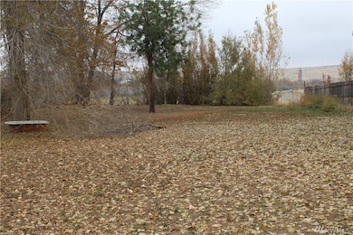 2207 3rd St NE, East Wenatchee, WA 98802 - photo 2