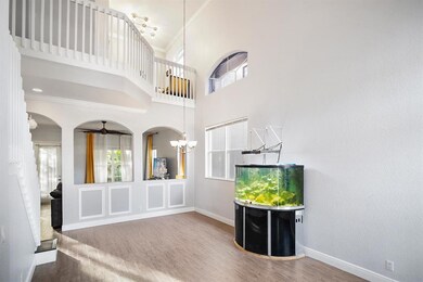 1053 Grove Park Cir-large-006-3-Living R