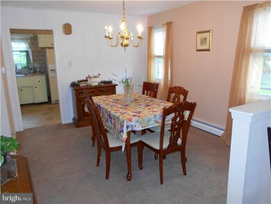 135 Windsor Ave, Upper Darby, PA 19082 - photo 4