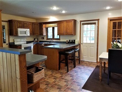 1225 Crestview Kitchen 2
