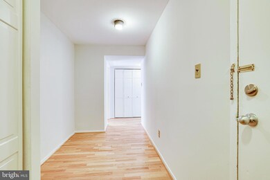 1668 Parkcrest Cir unit 3C/301, Reston, VA 20190 - photo 3