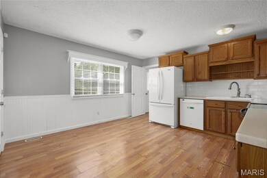 1978 Acorn Trail Dr, Florissant, MO 63031 - photo 7