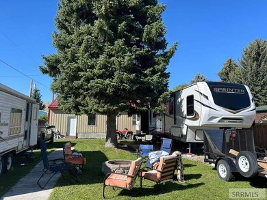 207 W College St, MacKay, ID 83251 - photo 4