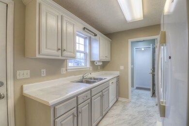 702 Madison St, Manchester, TN 37355 - photo 6