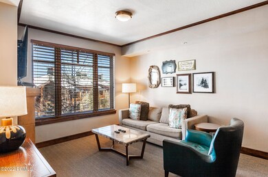 2_Living-Room_high_3826889