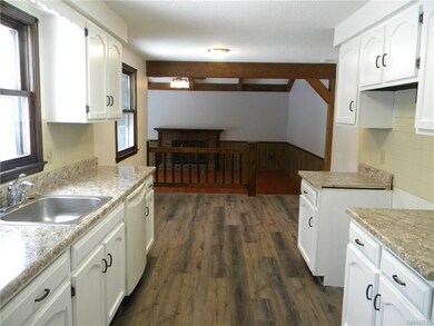 979 Castlebar Dr, North Tonawanda, NY 14120 - photo 5