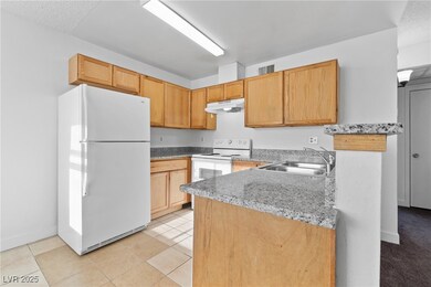 2685 Jennydiane Dr unit B, Las Vegas, NV 89121 - photo 7