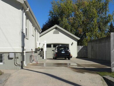 Detatched Garage