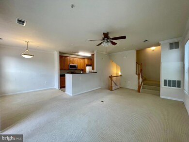 13107 Marcey Creek Rd unit 13107, Herndon, VA 20171 - photo 2