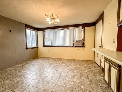 824 W 9th St, Concordia, KS 66901 - photo 4