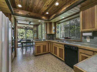 22 Rogue Ln, Bend, OR 97707 - photo 7