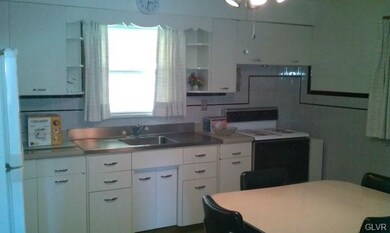 4225 Roosevelt St, Whitehall, PA 18052 - photo 4